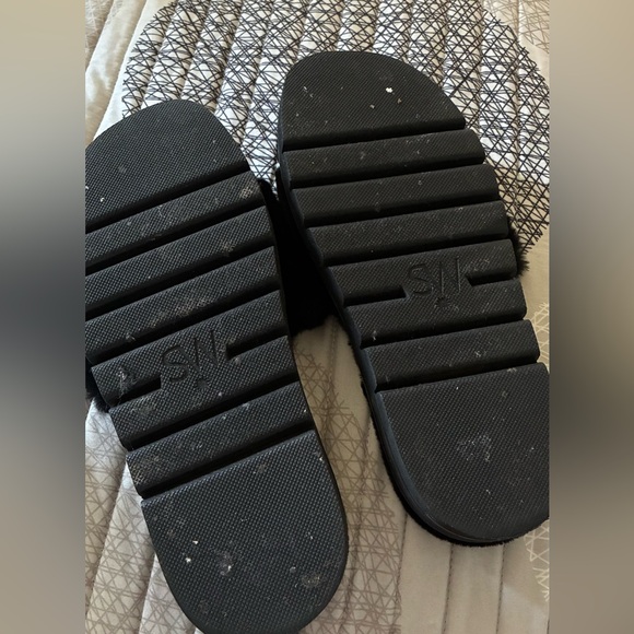 Stuart Weitzman Black Furry Women's Slippers - Picture 5 of 8